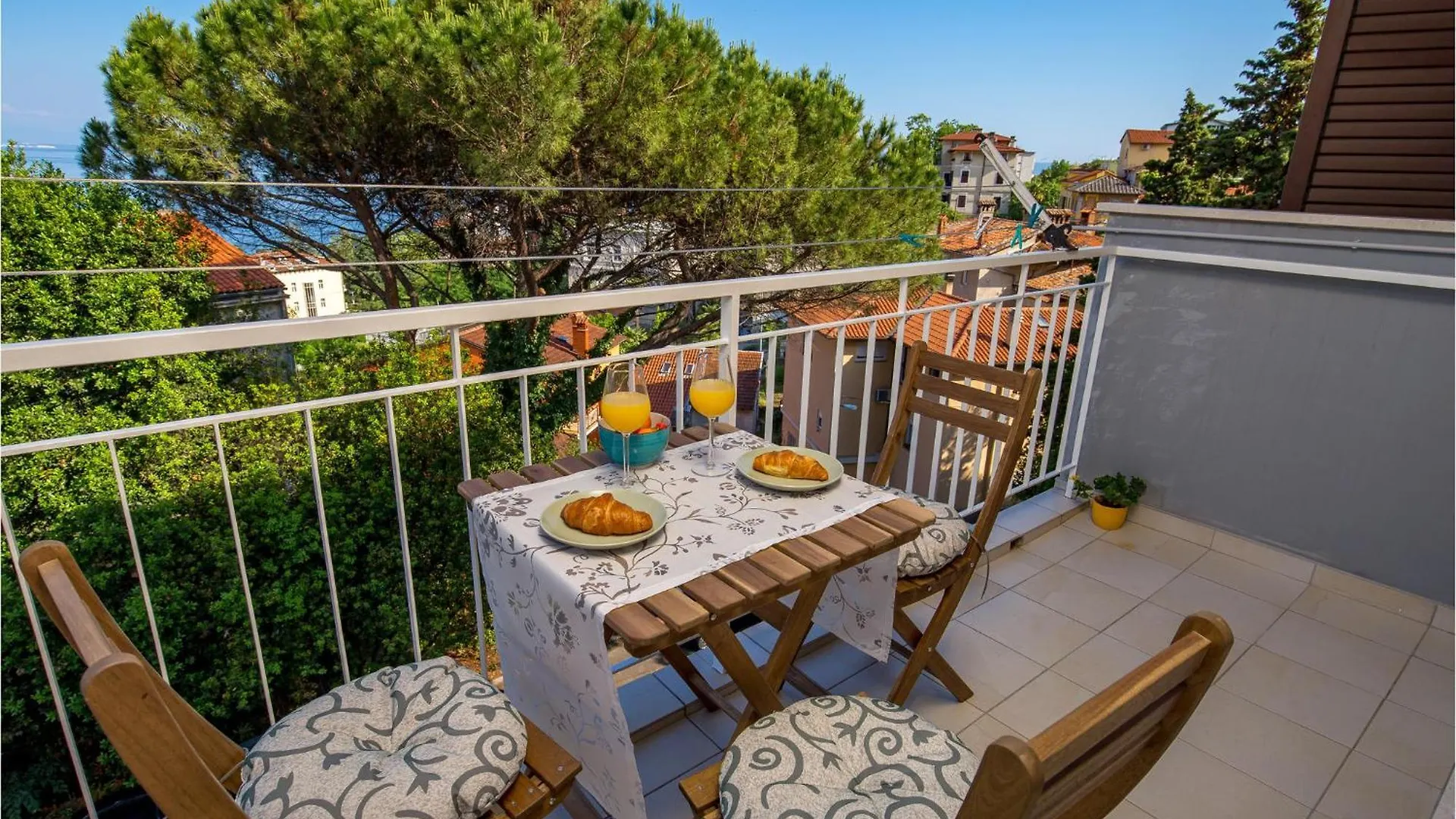 Stunning Apartment In Lovran With Kitchen 0*,  Croazia