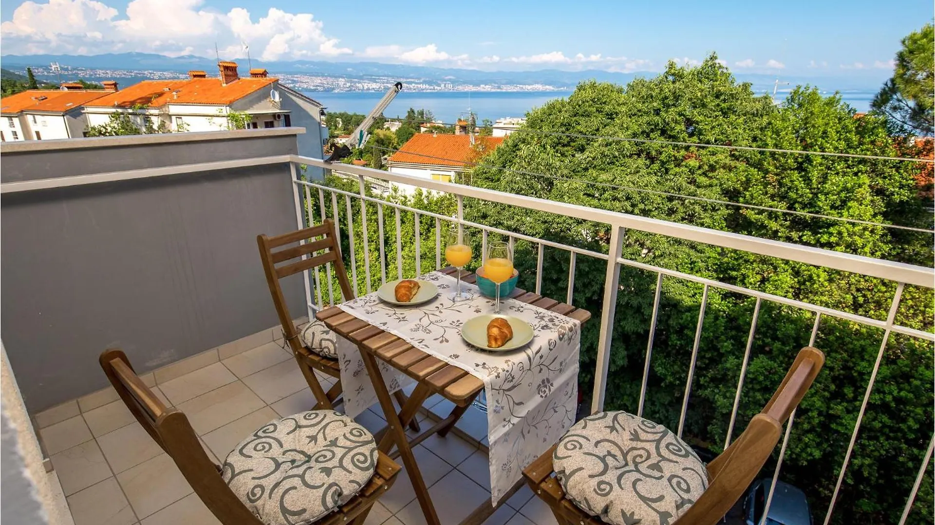 Stunning Apartment In Lovran With Kitchen